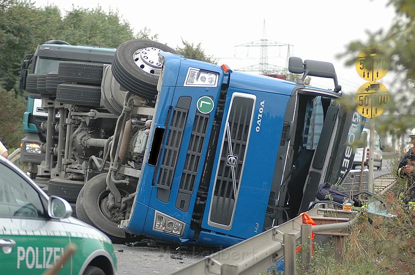 VU LKW umgekippt Kerkraderstr Fotos Fuchs P25.jpg